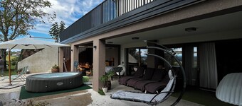 Spacious Villa Vinita · Sleeps 8 · Sauna, Jacuzzi & Nature Views