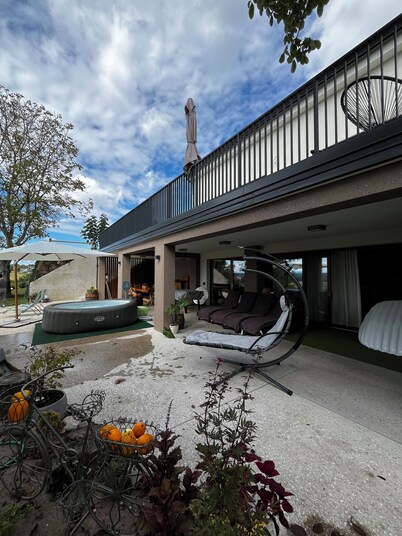 Spacious Villa Vinita · Sleeps 8 · Sauna, Jacuzzi & Nature Views
