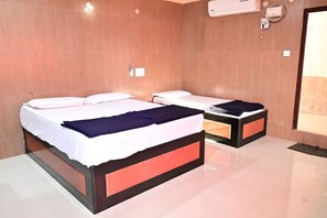 Tripla Deluxe, aria condizionata | Wi-Fi (a pagamento), lenzuola