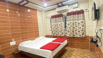 Deluxe Double Room, Air conditioning | WiFi, bed sheets