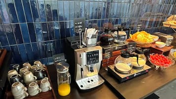 Daily self-service breakfast (CNY 48 per person)