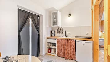 Réfrigérateur, plaque de cuisson, cafetiÚre/bouilloire