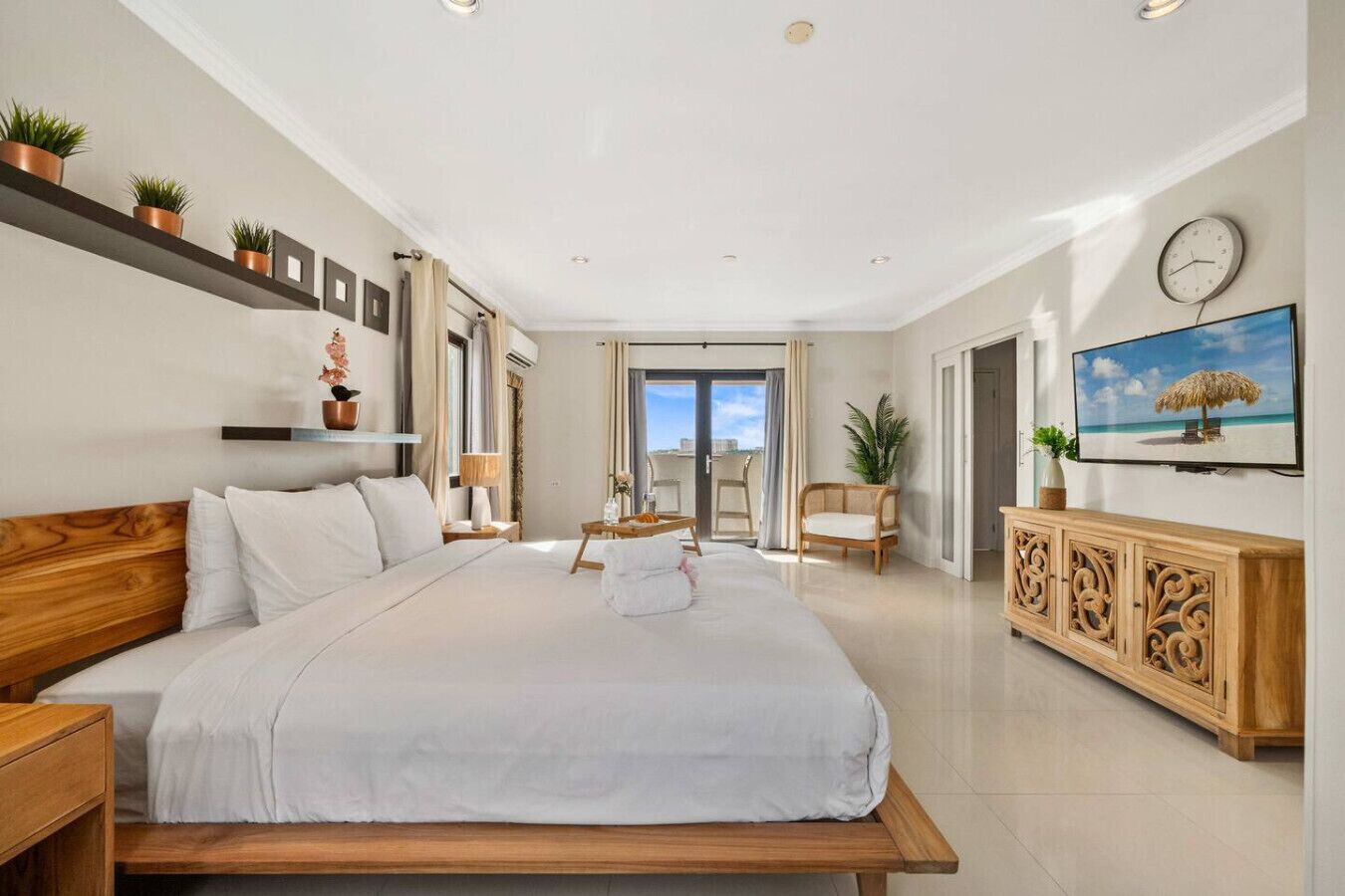 3 bedrooms, desk, iron/ironing board, free WiFi