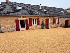 Exterior - Le Sorbier: Perigordian charm (Montignac-Lascaux)