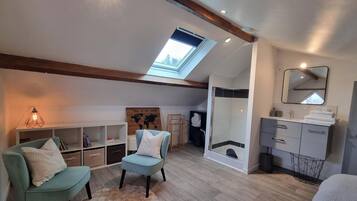 1 bedroom, desk, travel crib, free WiFi