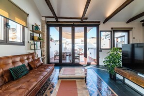 Smart TV, books - Penthouse with terrace in the city center (Granada)