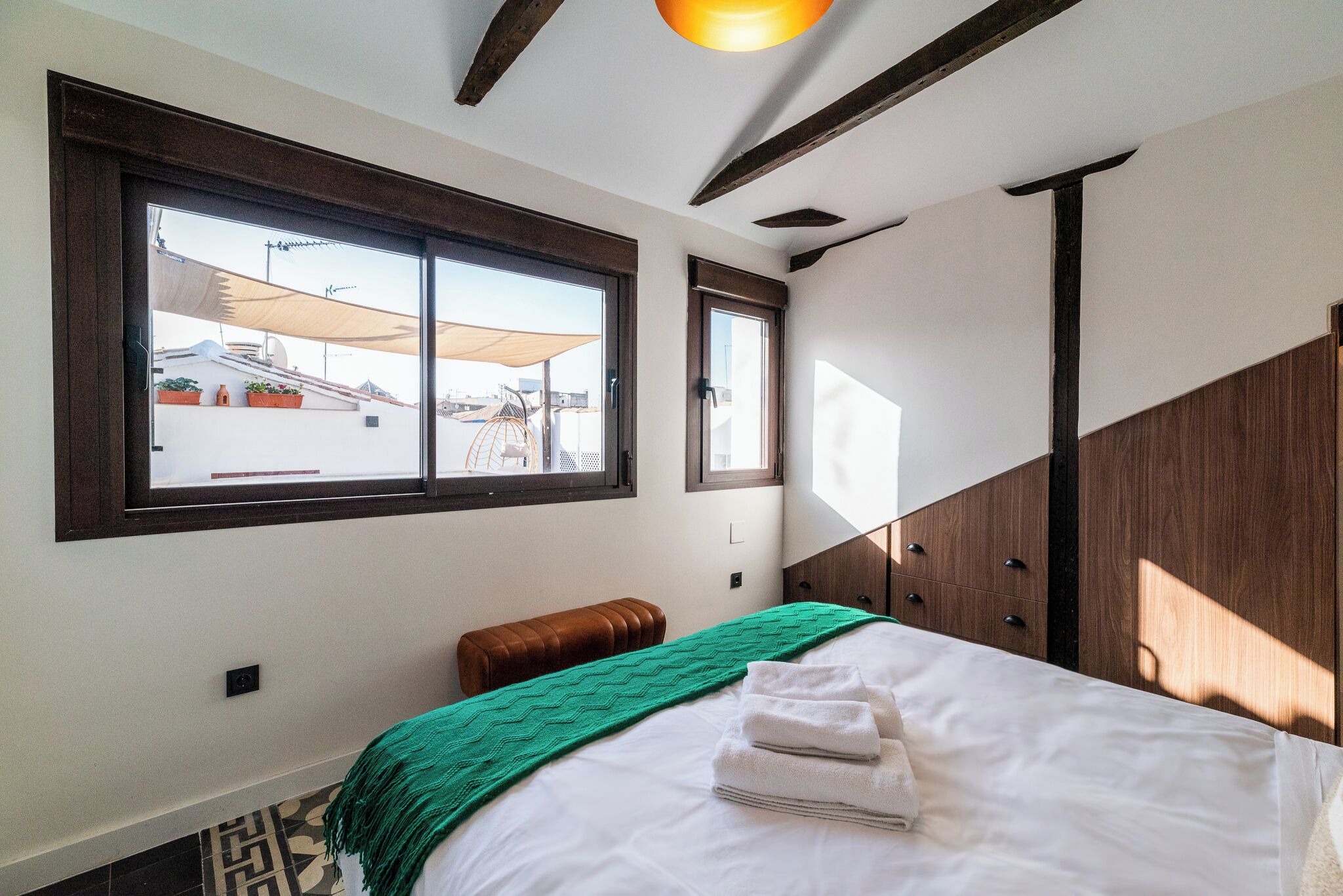 1 slaapkamer, een strijkplank/strijkijzer, reisbedje, gratis wifi