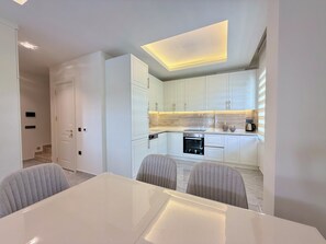 Fridge, oven, stovetop, dishwasher - SA Apartments! 2bd Duplex next to Cleopatra Beach (Alanya)