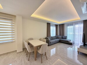 Smart TV, table football, ping pong - SA Apartments! 2bd Duplex next to Cleopatra Beach (Alanya)