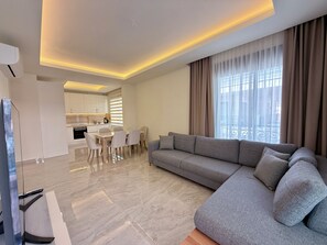 Smart TV, table football, ping pong - SA Apartments! 2bd Duplex next to Cleopatra Beach (Alanya)