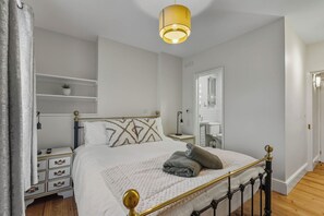 4 bedrooms, desk, iron/ironing board, free WiFi