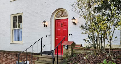 Spacious 4-bedroom city-centre home sleeping up to 8, with 3 bathrooms, fast Wi-Fi and rare parking for up to 4 cars. Walk to Norwich Castle, Chapelfield & cafés. Ideal for families, groups or work stays.