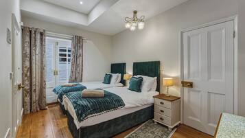 4 bedrooms, desk, iron/ironing board, free WiFi