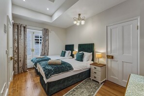 4 habitaciones, escritorio, tabla de planchar con plancha y wifi gratis 