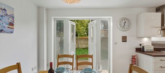 3BR Home | Garden | Near Hospital | Pet Friendly