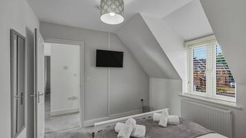 Iron/ironing board, free WiFi, bed sheets