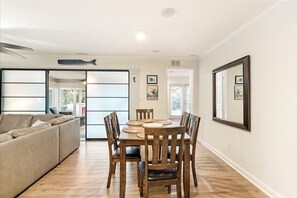 Dining - Heated Pool with Outdoor Kitchen, Private Backyard, 2 living Rooms, Spacious (Largo)