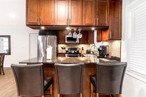Fridge, microwave, oven, stovetop - Heated Pool with Outdoor Kitchen, Private Backyard, 2 living Rooms, Spacious (Largo)