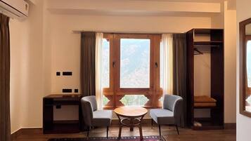 Luxury Suite, River View | Free WiFi