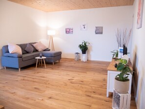 TV - Apartment 'Ferienwohnung-Im Alpenblick-Wangen' with Lake View, Private Garden and Wi-Fi (Wangen im Allgäu)