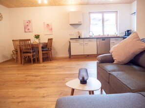 TV - Apartment 'Ferienwohnung-Im Alpenblick-Wangen' with Lake View, Private Garden and Wi-Fi (Wangen im Allgäu)