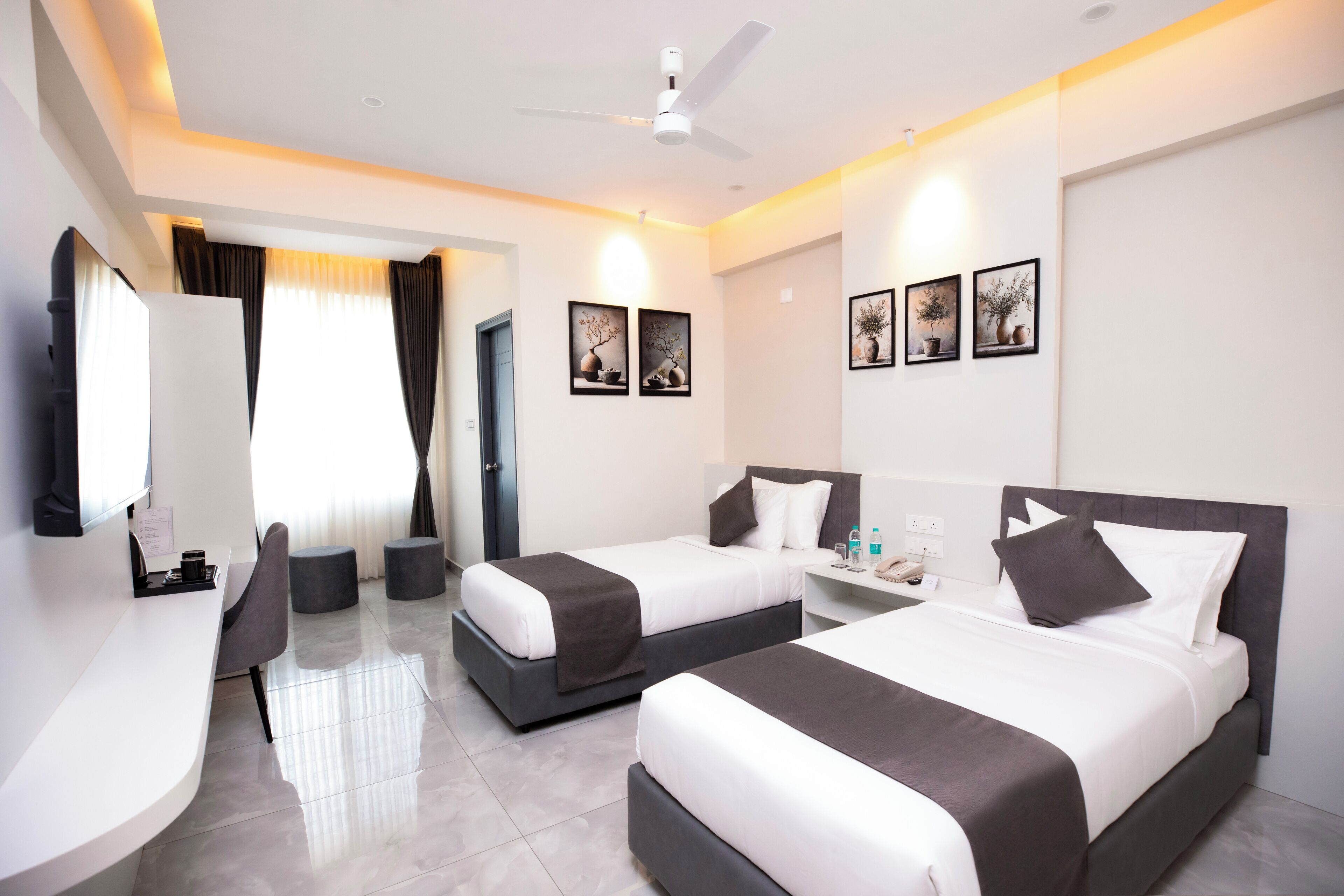 Executive Twin Room, 1 Queen Bed, Non Smoking, City View | Free WiFi