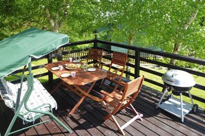 House | Outdoor dining - Lakeside Holiday Home With Private Garden (Szemud)