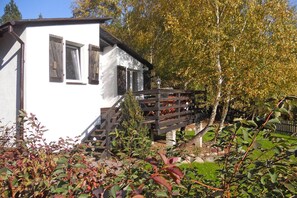 Exterior - Lakeside Holiday Home With Private Garden (Szemud)