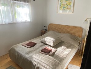 Rumah | 2 kamar tidur dan dilengkapi dengan perabotan berbeda-beda