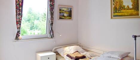 House | 2 bedrooms, individually furnished, bed sheets