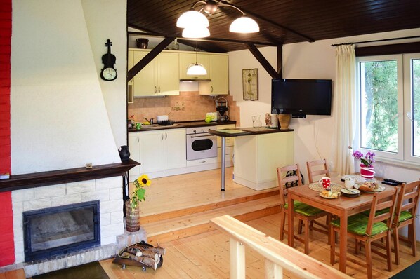 House | Private kitchen - Lakeside Holiday Home With Private Garden (Szemud)