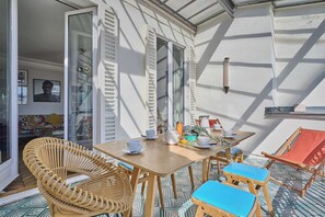 Apartment | Outdoor dining - Superb Flat With Terrace in the Centre of Paris (Paris)