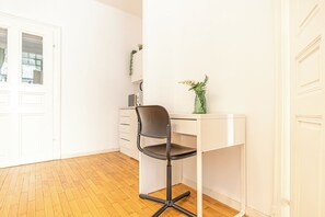 Basic Apartment | Iron/ironing board, free WiFi - Lovely 2BR Near Belvedere Palace (Vienna)