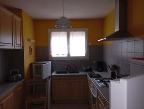 Private kitchen - Detached house with fenced garden and rear terrace (Le Boulou)