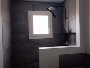 Shower - Detached house with fenced garden and rear terrace (Le Boulou)