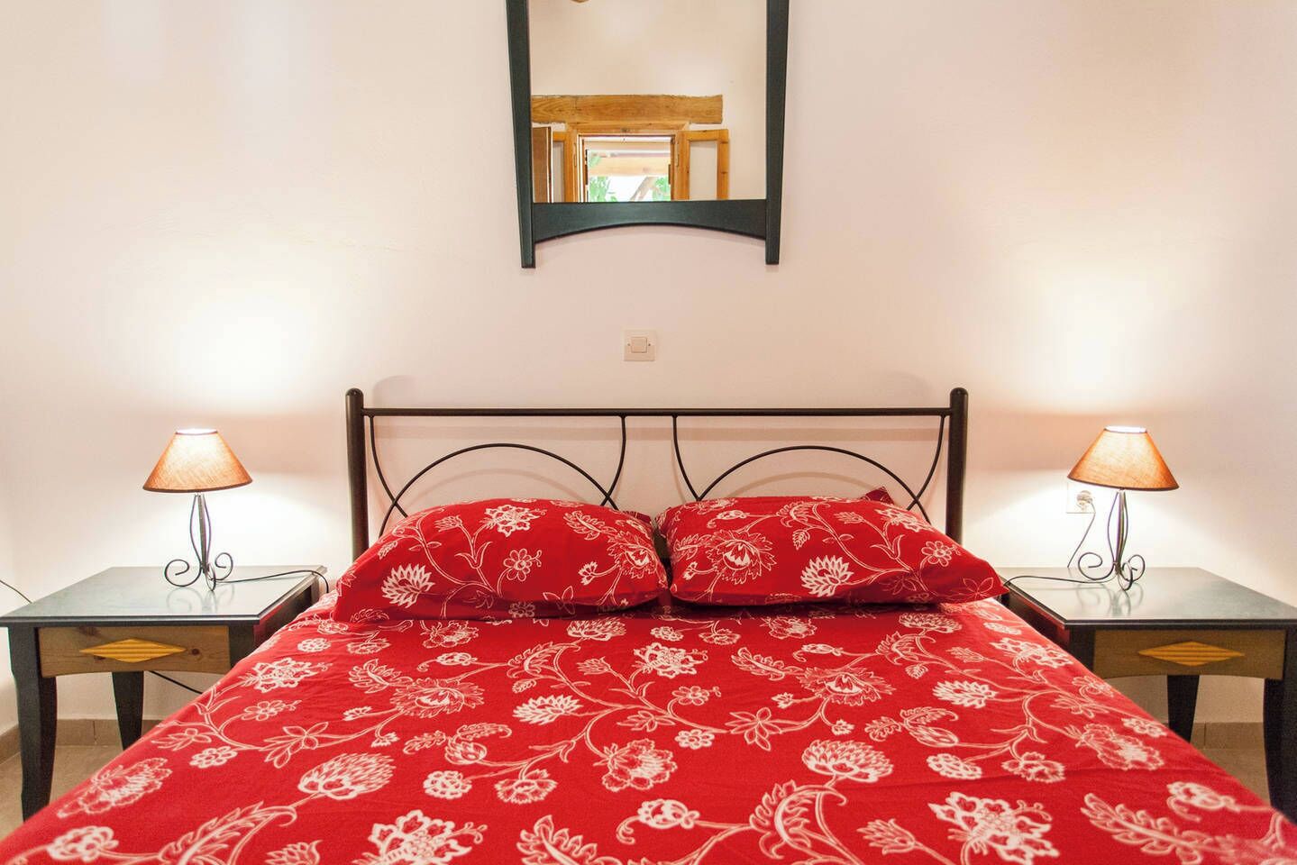 Iron/ironing board, bed sheets