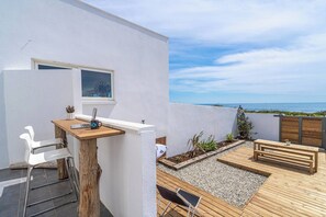 Outdoor dining - Fabulous /Standing apartment /Garden with sea access (Martigues)