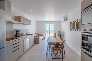 Fridge, microwave, oven, dishwasher - Fabulous /Standing apartment /Garden with sea access (Martigues)