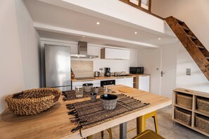 Fridge, microwave, oven, coffee/tea maker - The cove - 4P - Charming apartment - Sea view (Martigues)
