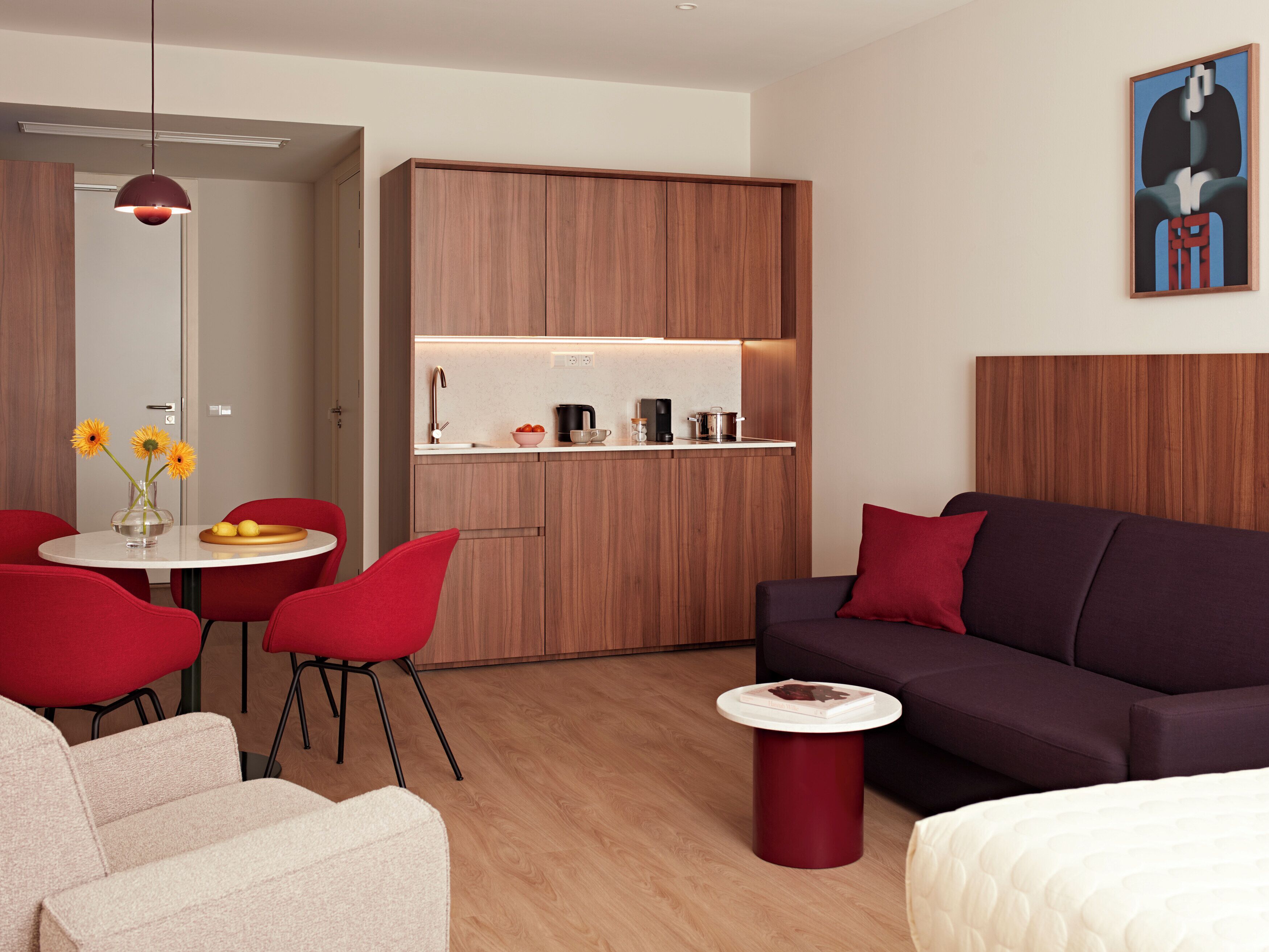 Extra Large Studio with Kitchenette and Sofa Bed | Een kluis op de kamer, een strijkplank/strijkijzer, gratis wifi