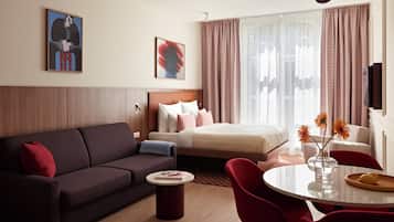 Extra Large Studio with Kitchenette and Sofa Bed | Zimmersafe, Bügeleisen/Bügelbrett, kostenloses WLAN, Bettwäsche