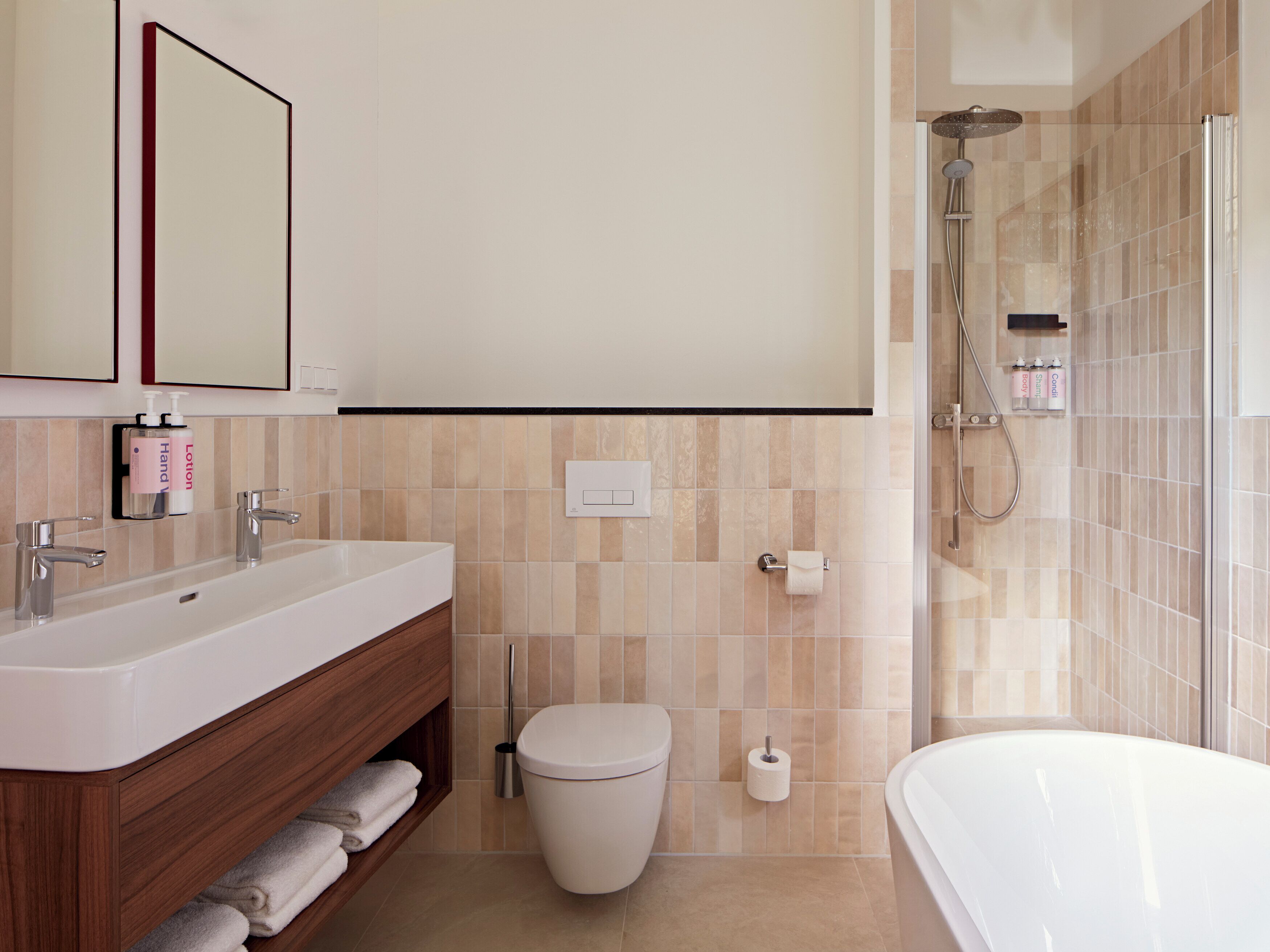  Studio with Bathtub | Bathroom