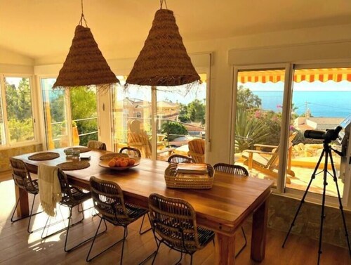 Elegant cliffside villa in Coveta Fuma with spectacular sea view