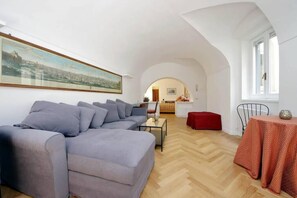 Interior - Pantheon apartment with private terrace (Roma)