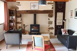 TV - Renovated farmhouse in the heart of nature in the PNR de Millevaches en Limousin (Sussac)