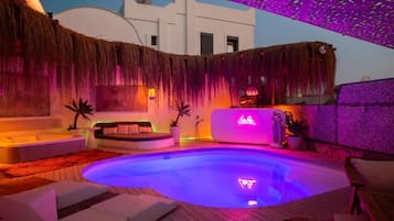 Villa Confort, vistas al mar | Piscina | Una piscina al aire libre