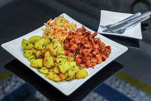 Tägliches inbegriffenes kontinentales Frühstück