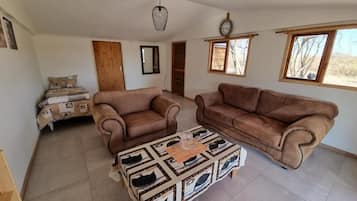 Familieværelse - udsigt til have | Opholdsområde