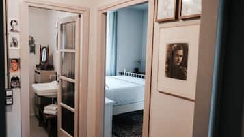 Iron/ironing board, free WiFi