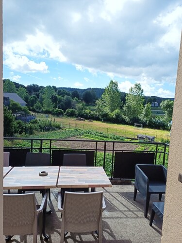 LE GITE DES DEUX LACS MORVAN NEAR LAC DES SETTONS 9PERS